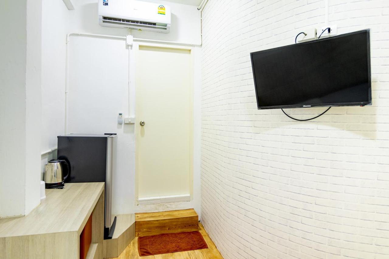 Ze Residence Bang Aor Station Бангкок Экстерьер фото