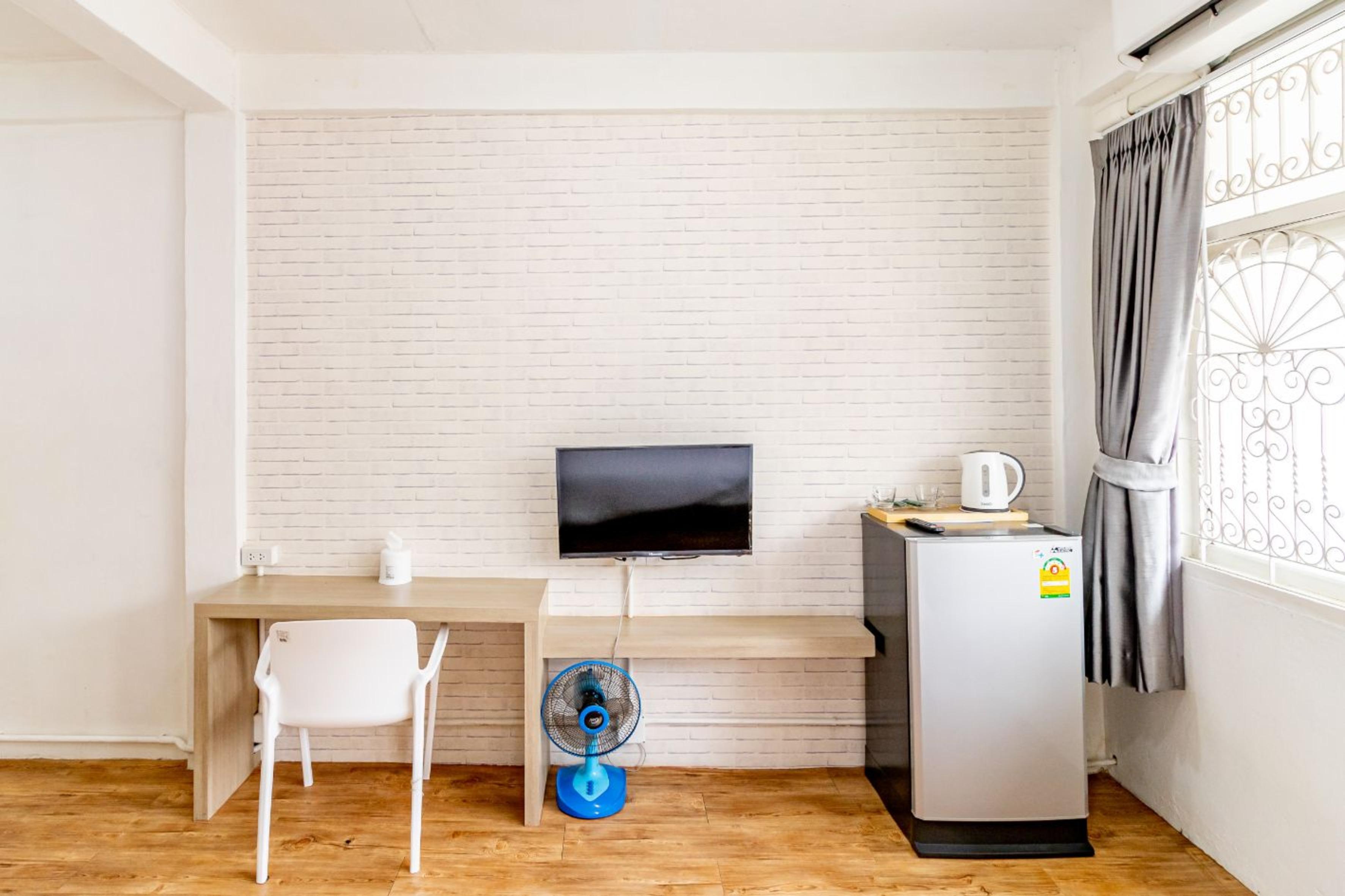 Ze Residence Bang Aor Station Бангкок Экстерьер фото