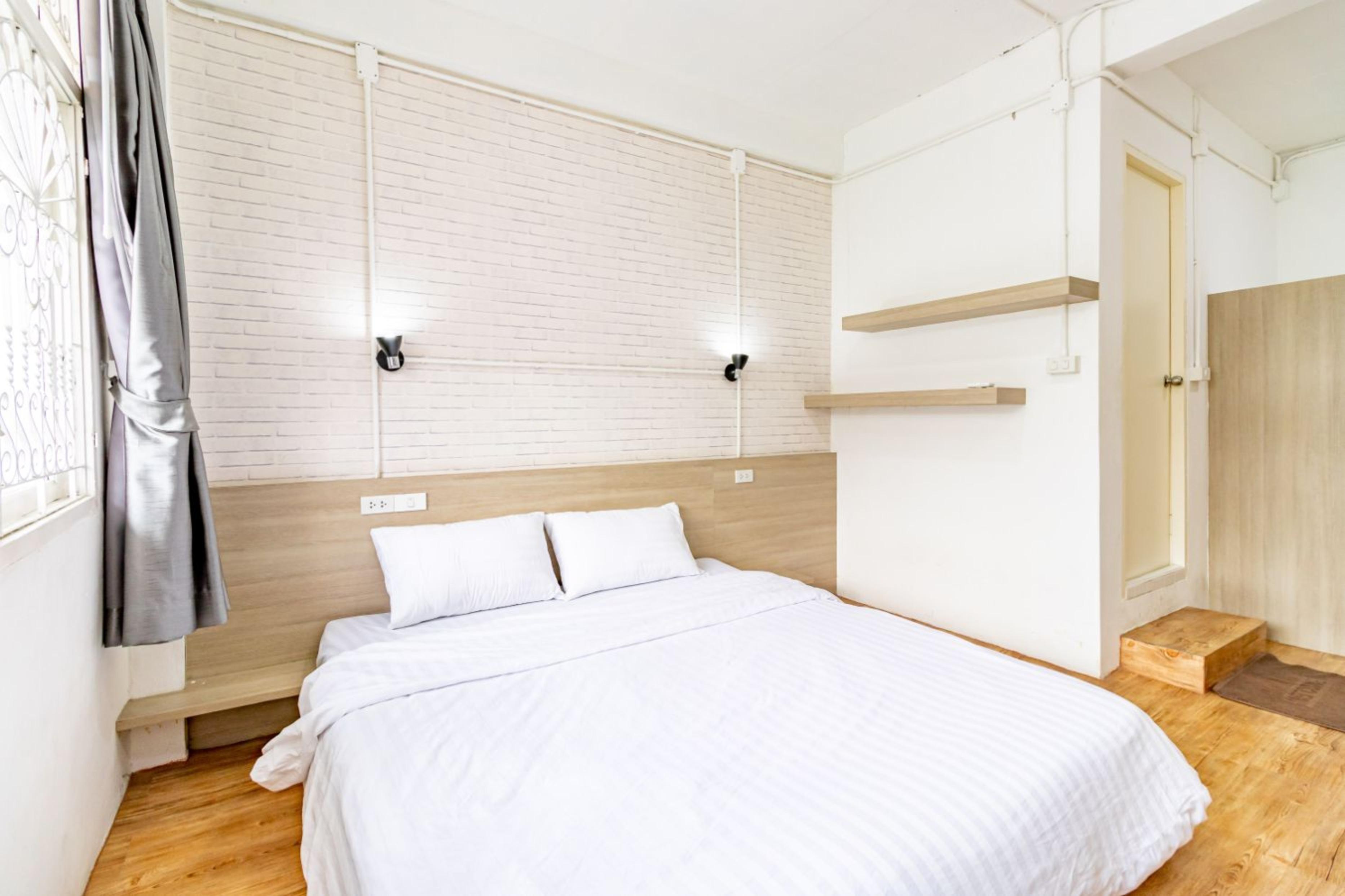 Ze Residence Bang Aor Station Бангкок Экстерьер фото