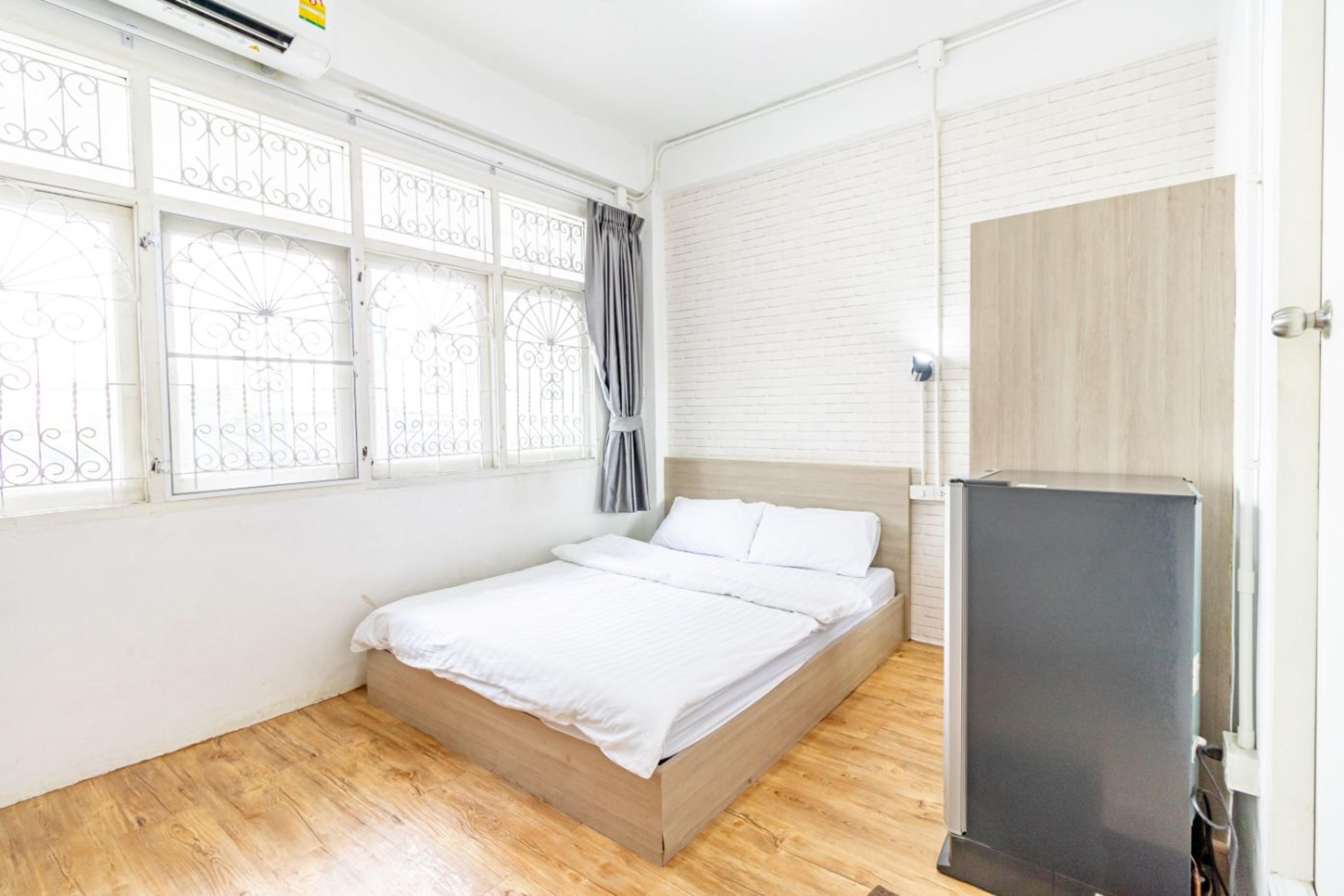 Ze Residence Bang Aor Station Бангкок Экстерьер фото
