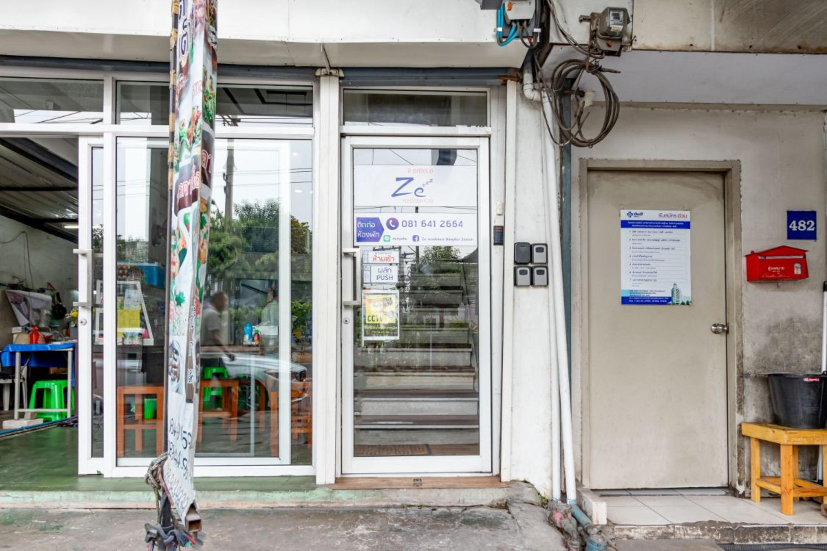 Ze Residence Bang Aor Station Бангкок Экстерьер фото